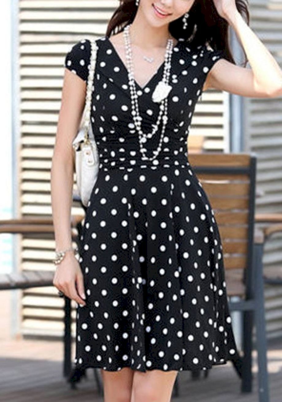 Бижутерия под платье в горошек