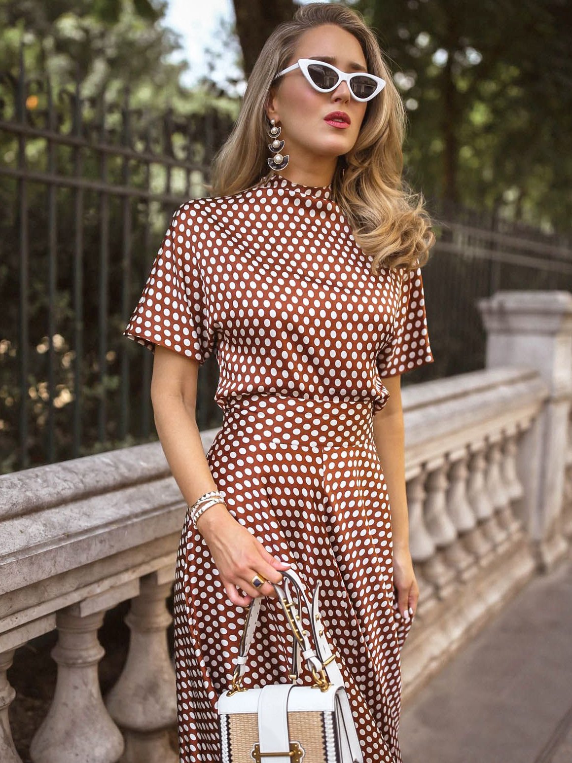 К платью в горошек аксессуары