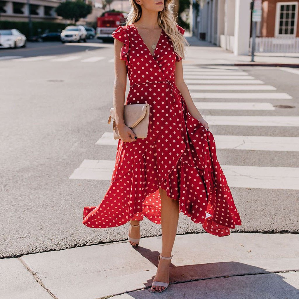 Красное платье в горошек