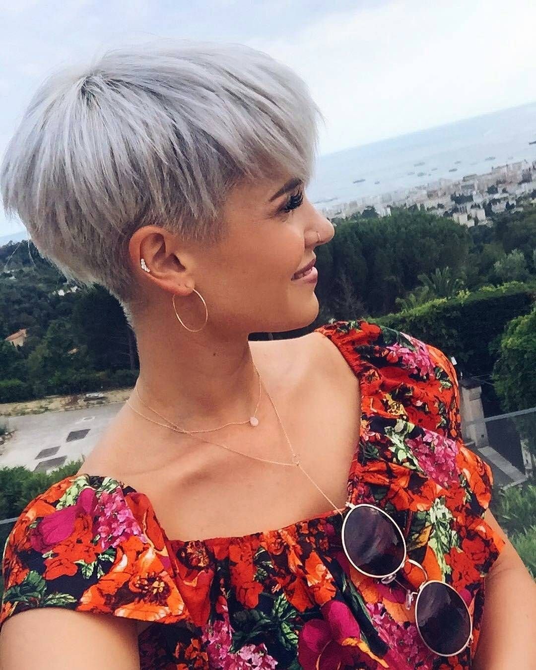 Стрижка с коротким затылком