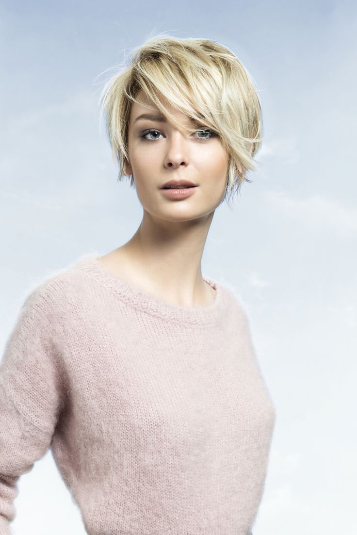 Боб Пикси каре на волнистые волосы