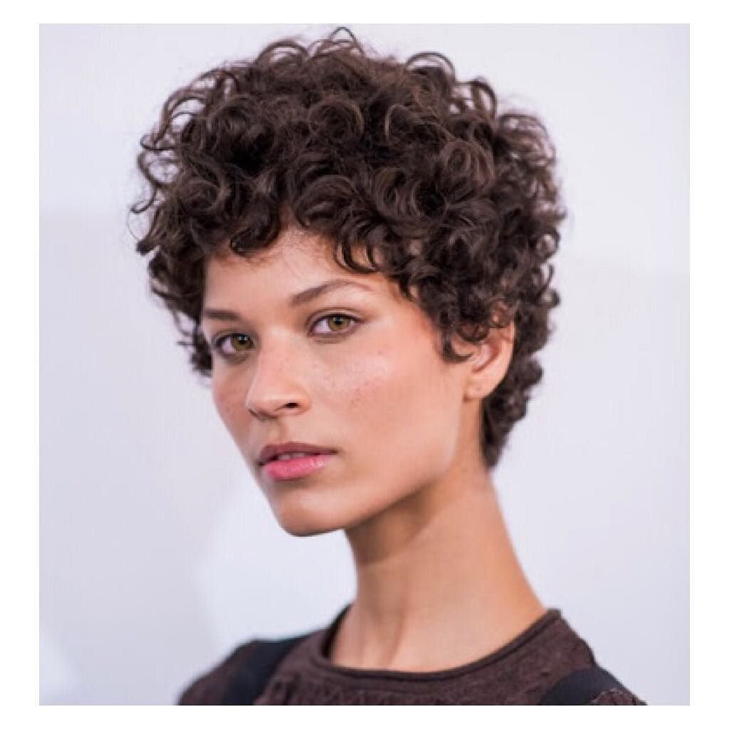 Прическа в стиле 60-х