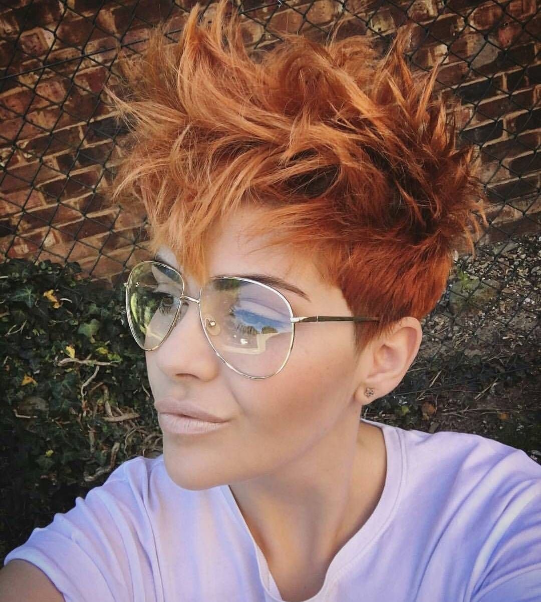 Бубшки с красными волосами