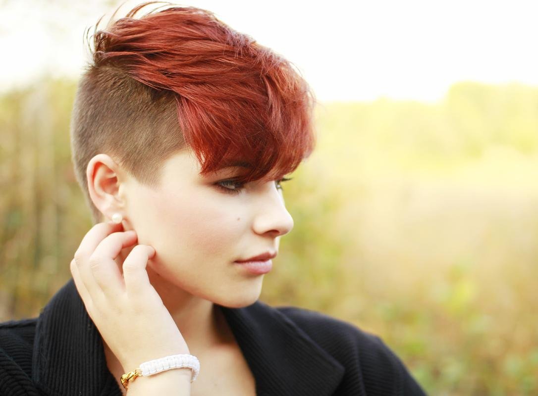 Стрижка Боб асимметрия на средние волосы