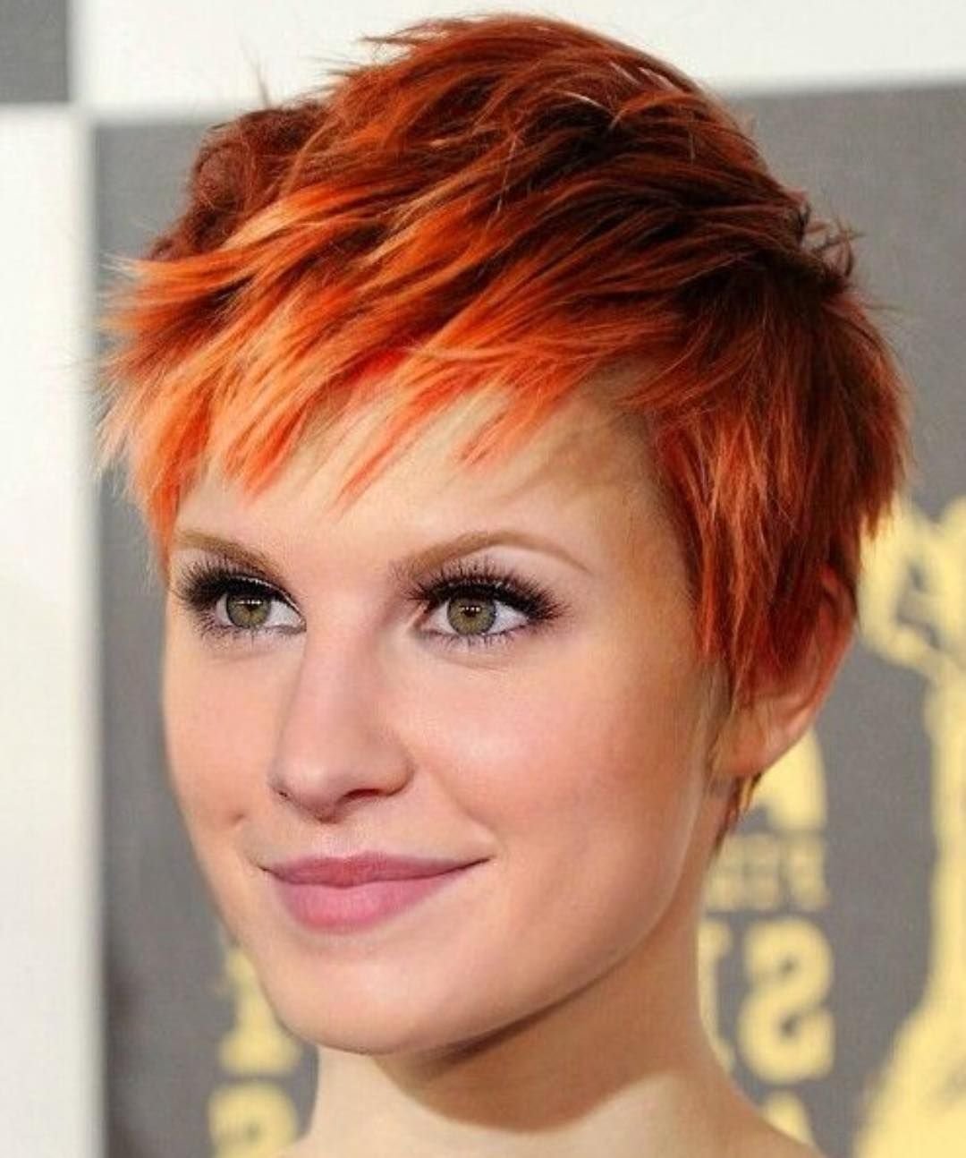 Рыжие волосы прически на круглое лицо