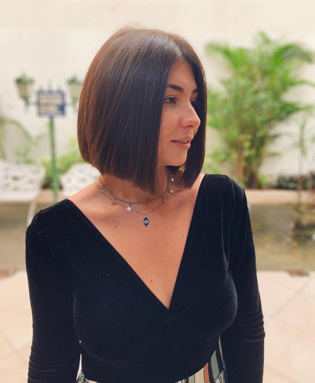 Каре без чёлки на средние