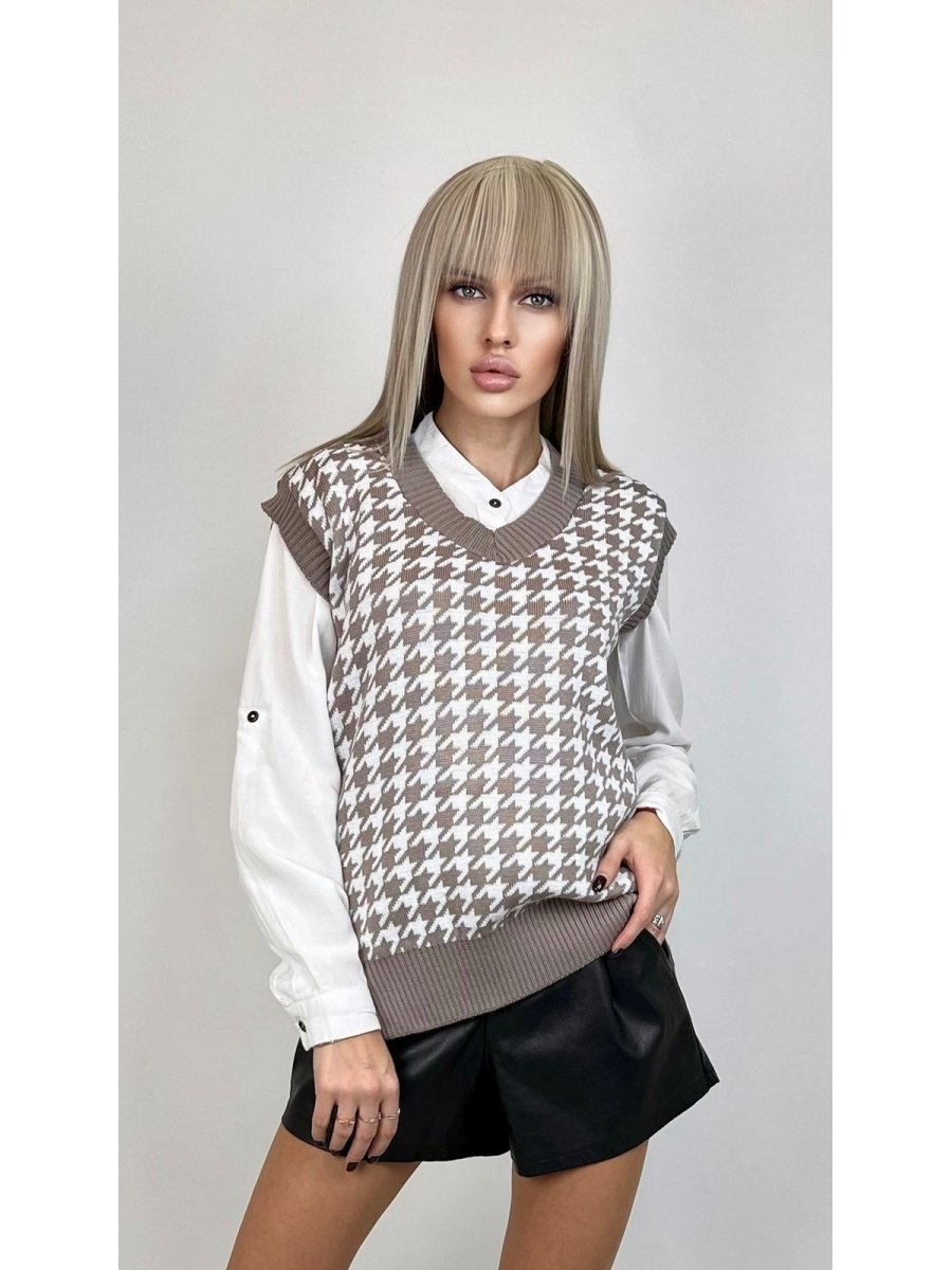 Приталенный вязаный жилет