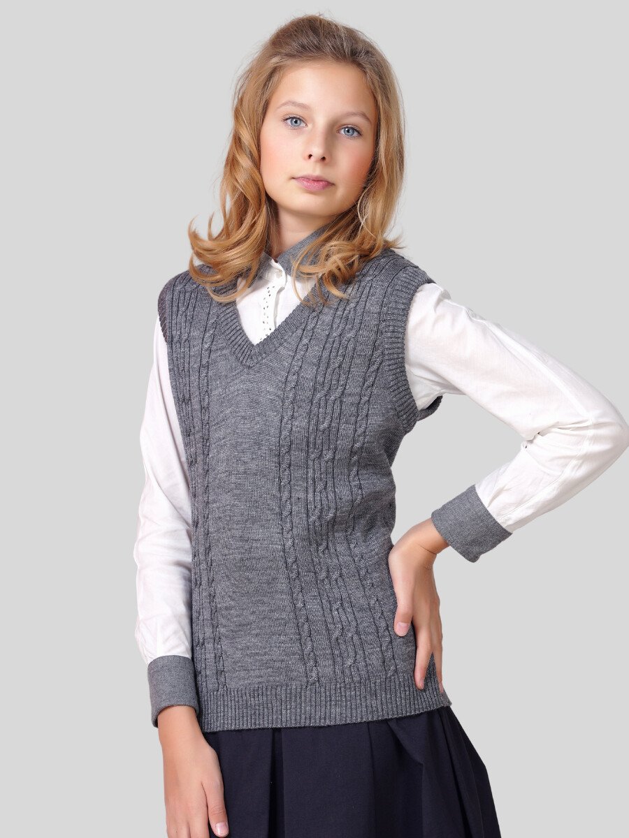 Вязаный жилет для девочки
