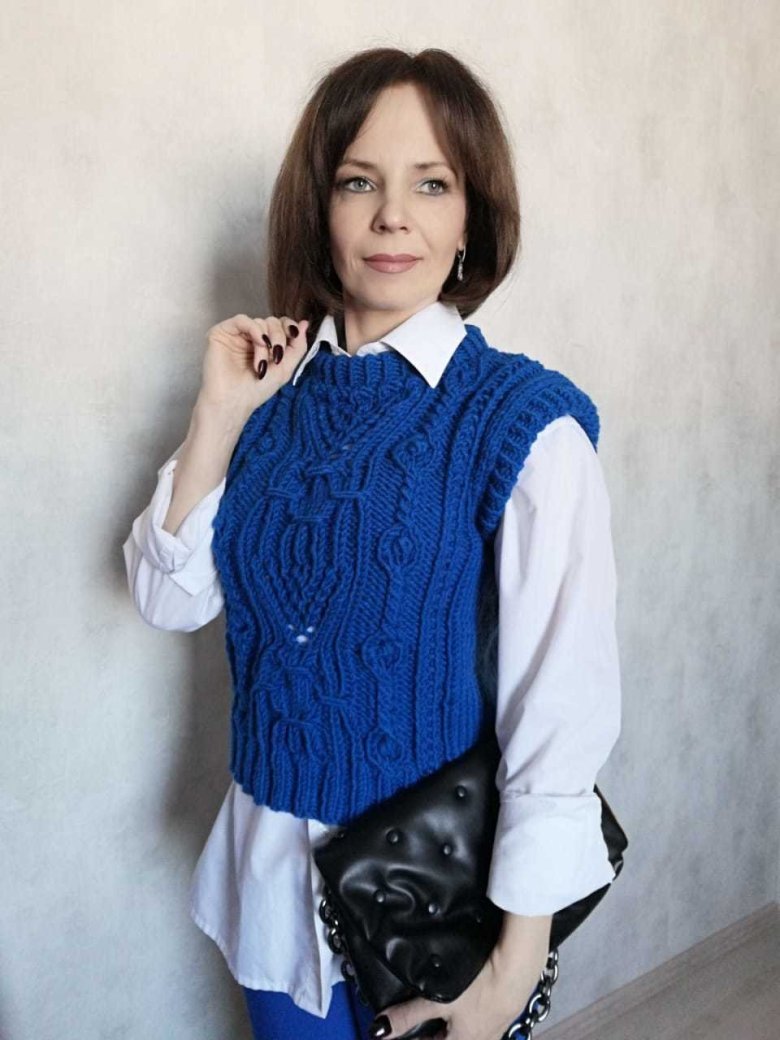 Жилет вязаный