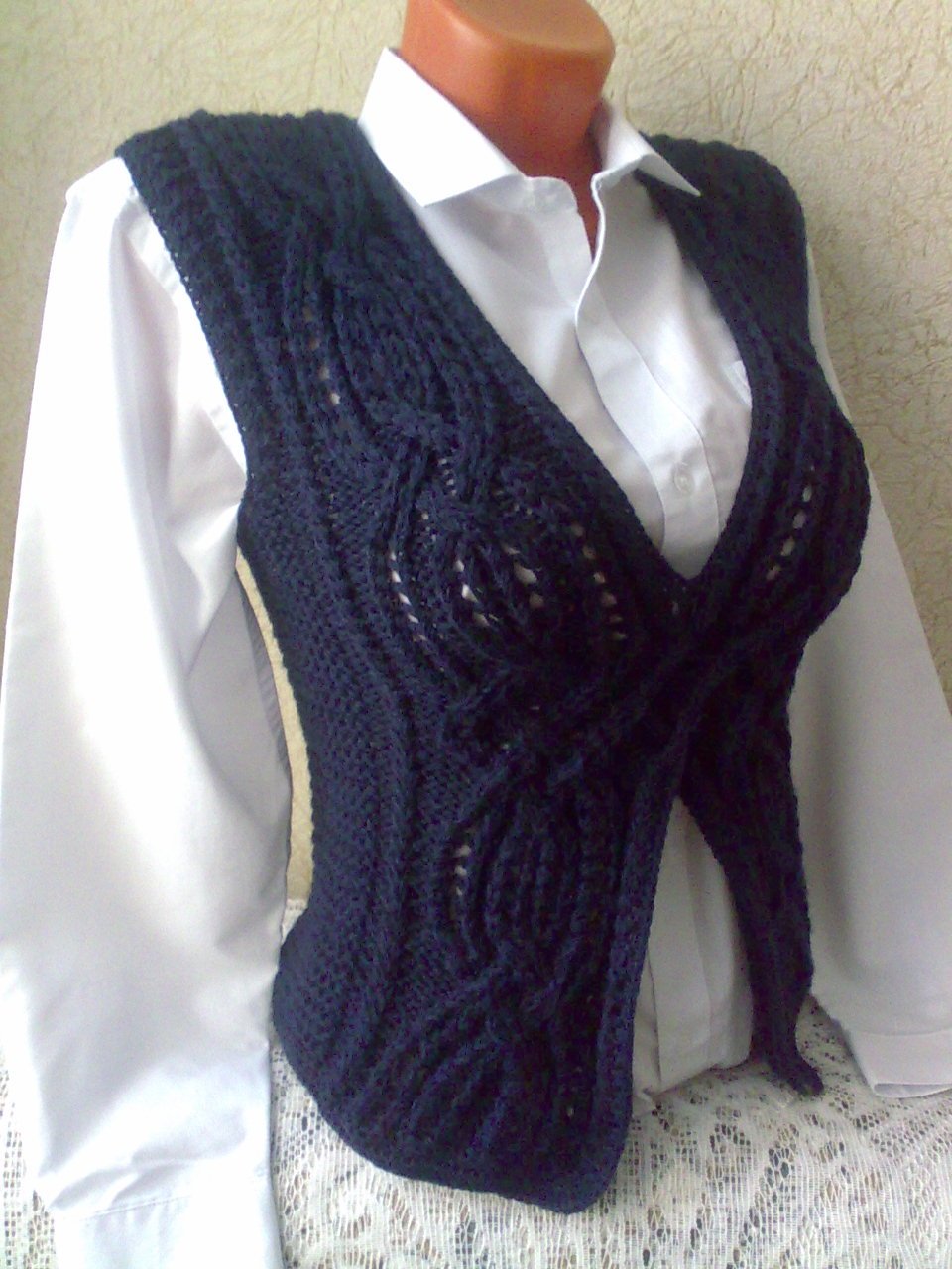 Детский вязаный жилет