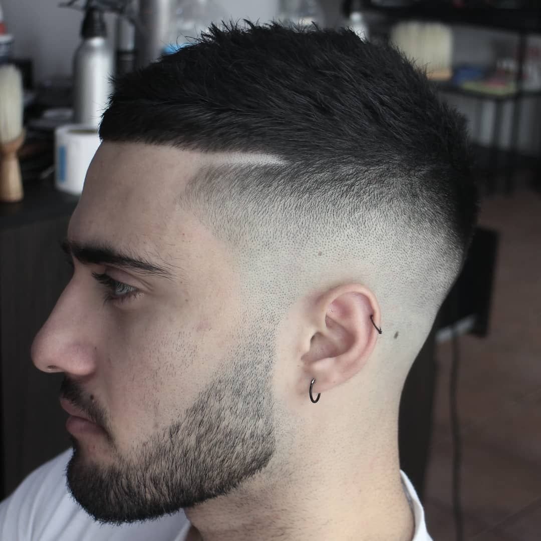 Короткая стрижка с окантовкой мужская