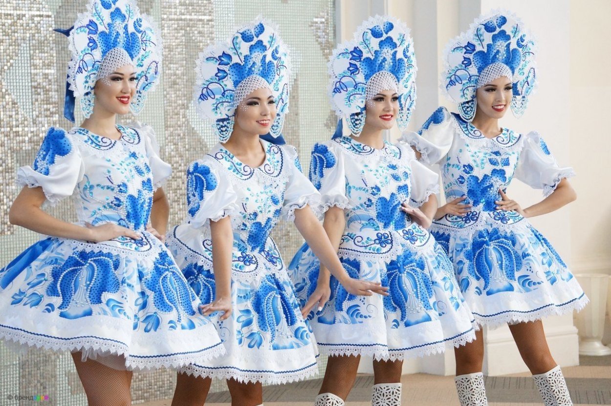 Русский народный костюм танцевальный Гжель