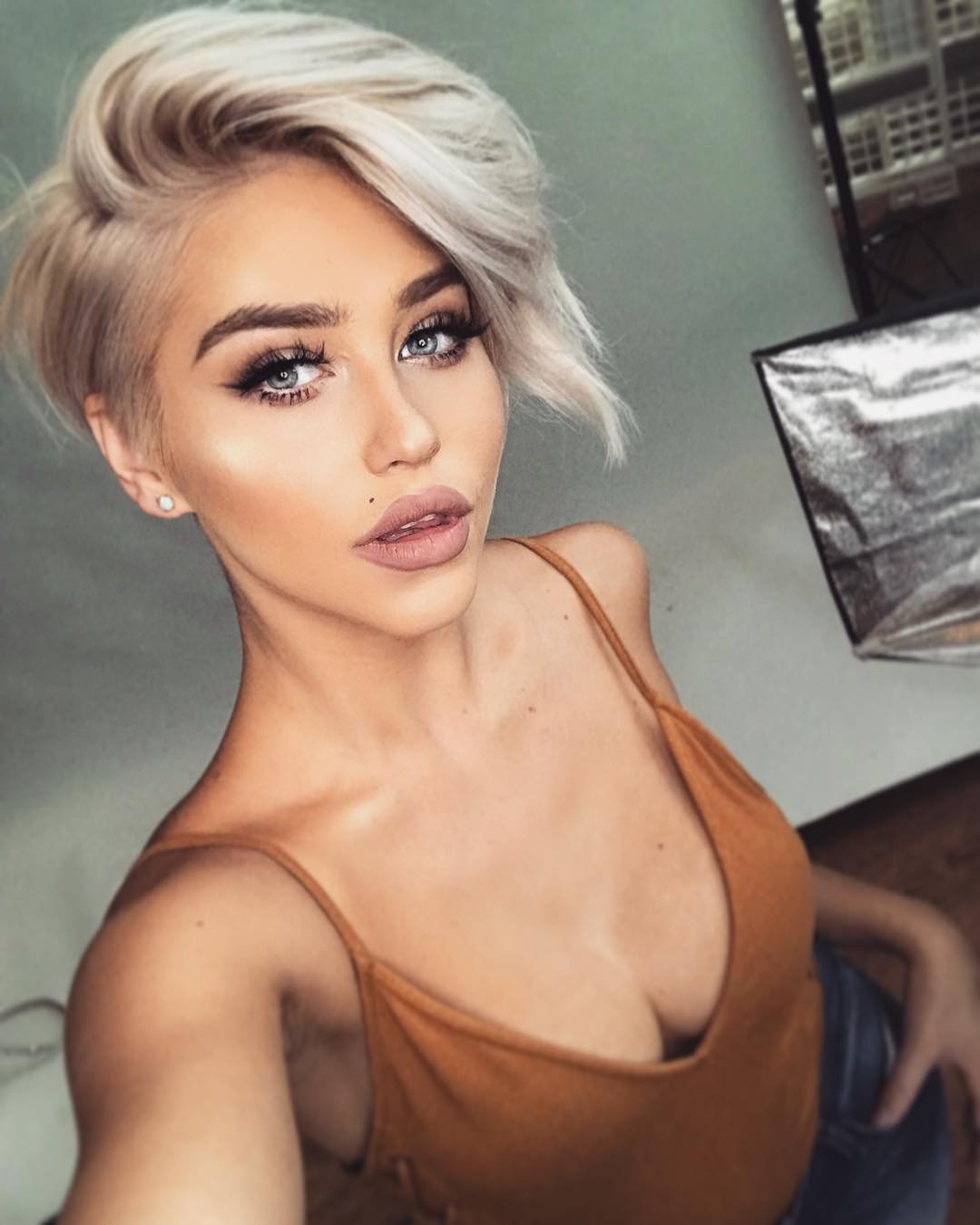 Блонд на короткие волосы 2021