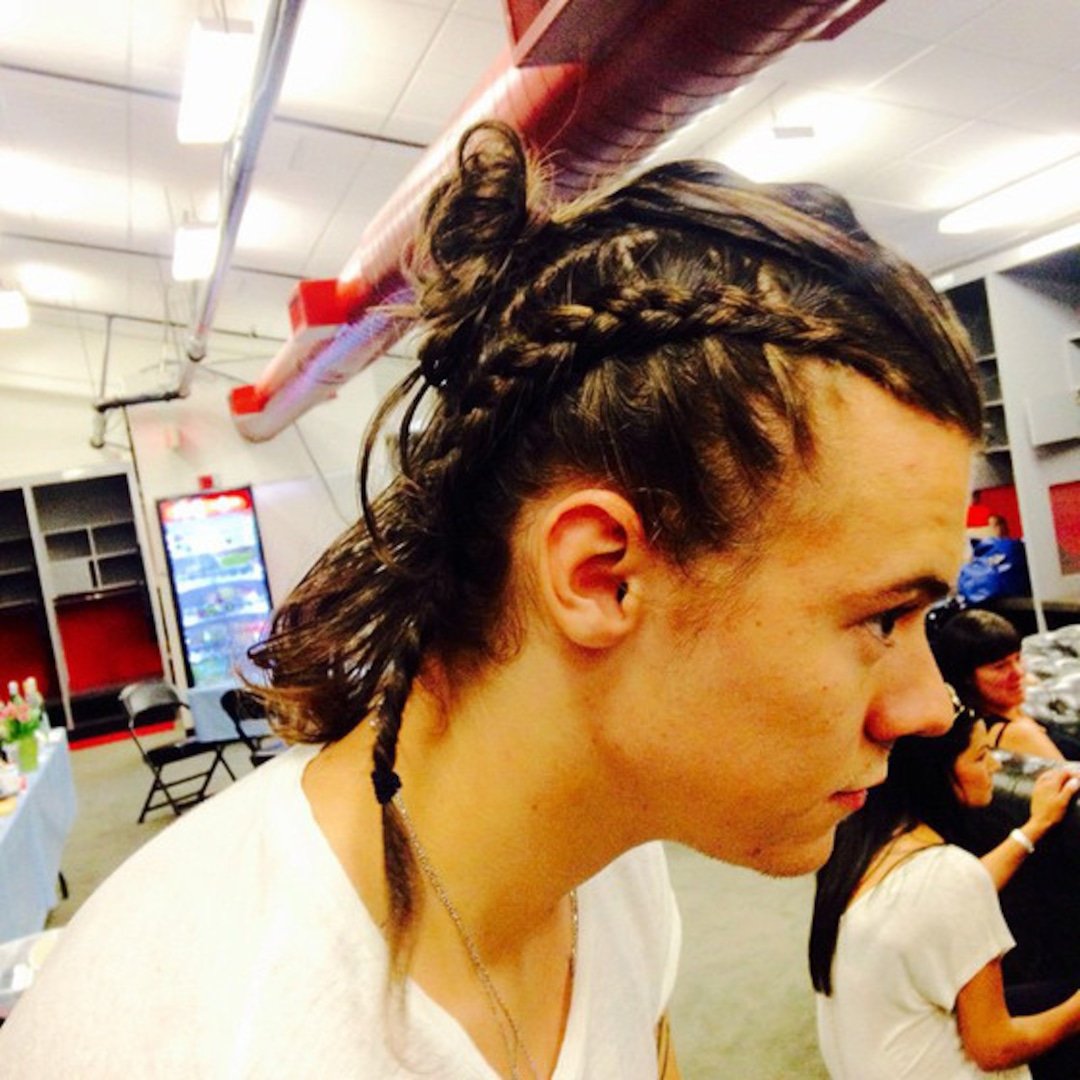 Harry Styles с косичками
