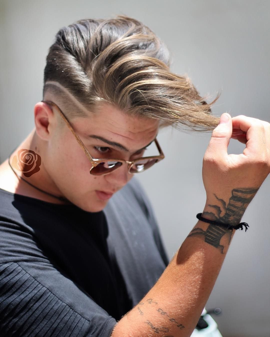 Хвостик на челке у мальчика