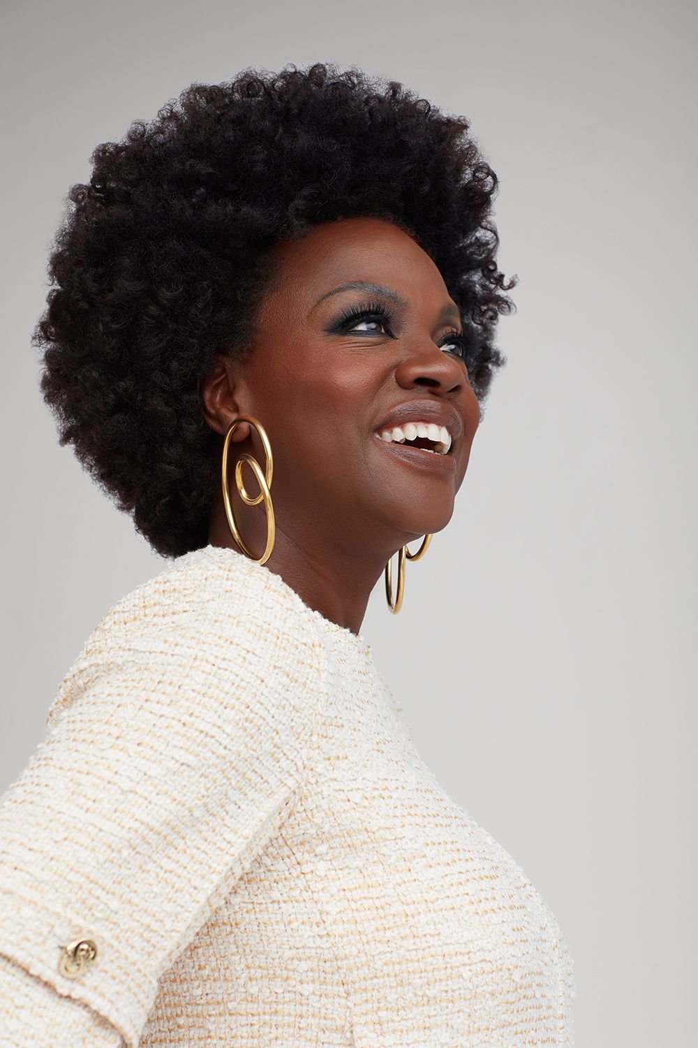 Виола Дэвис прическа