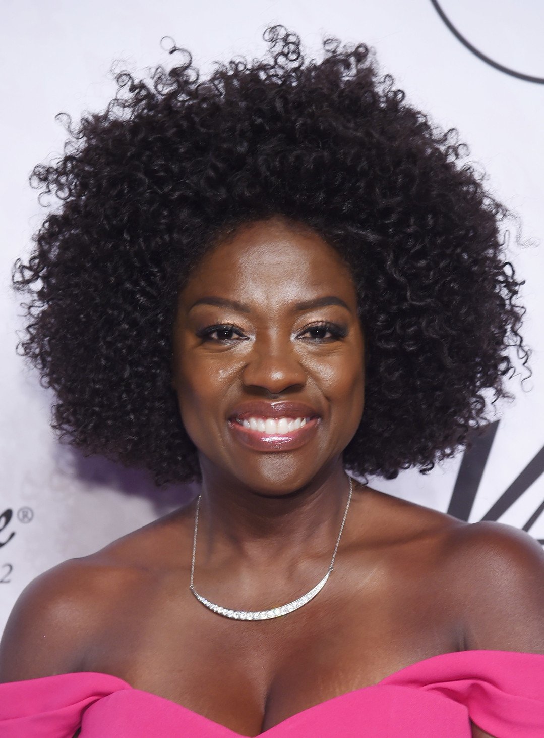 Виола Дэвис волосы