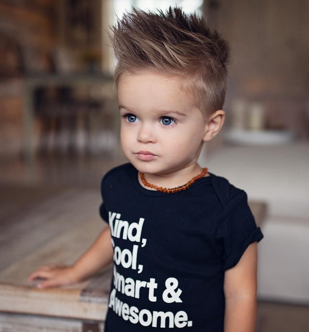 Стрижка мальчика модельная с выбритыми висками