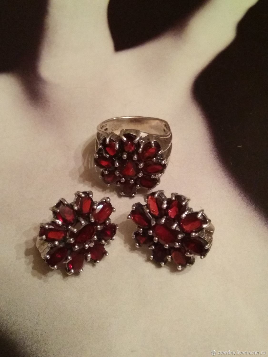 Хюз серебро серьги чешский гранат 875
