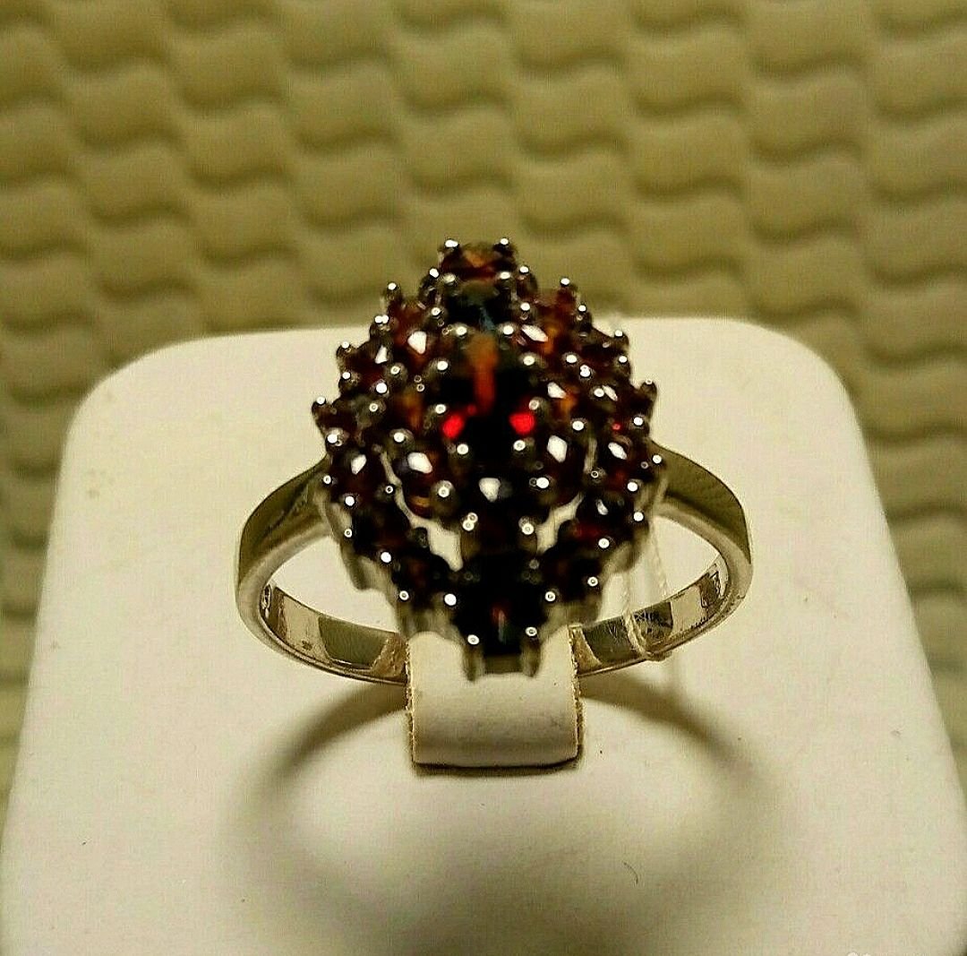 Серебряное кольцо Karluv most с гранатами и черным РОДИРОВАНИЕМ rnr281