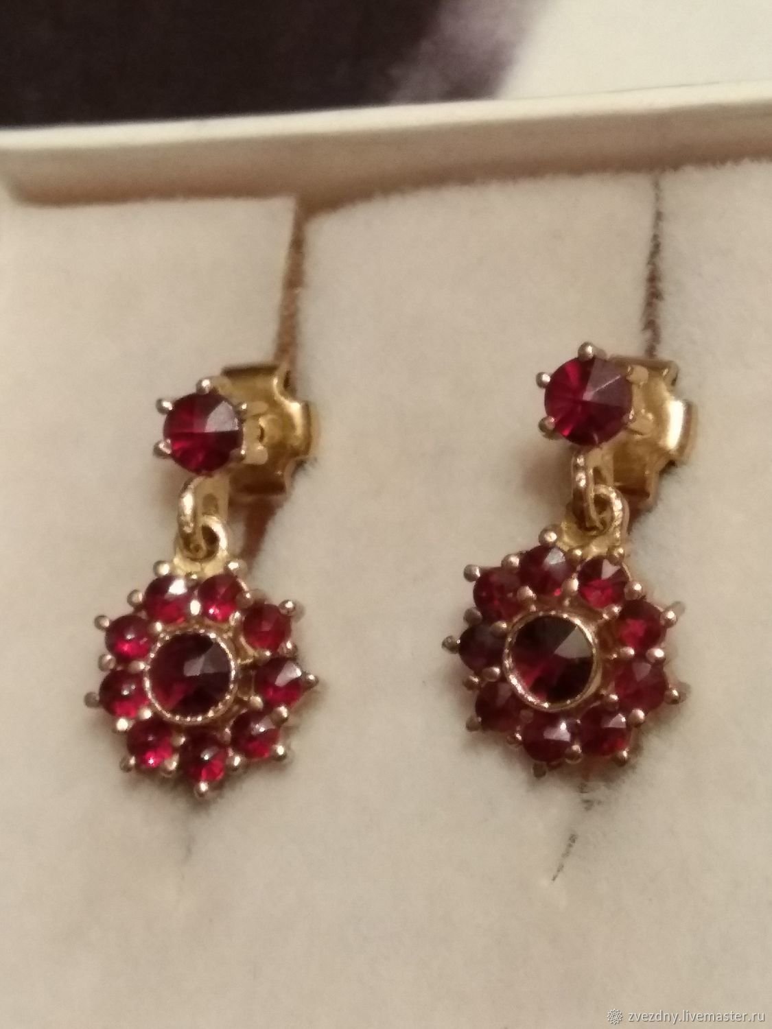 Серебряные серьги с гранатами