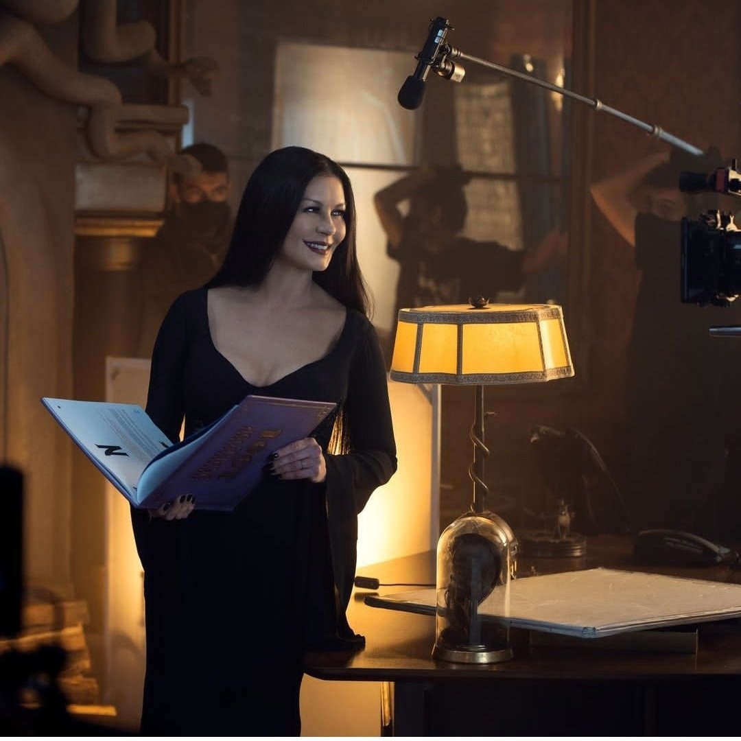 Мартиша Аддамс улыбается