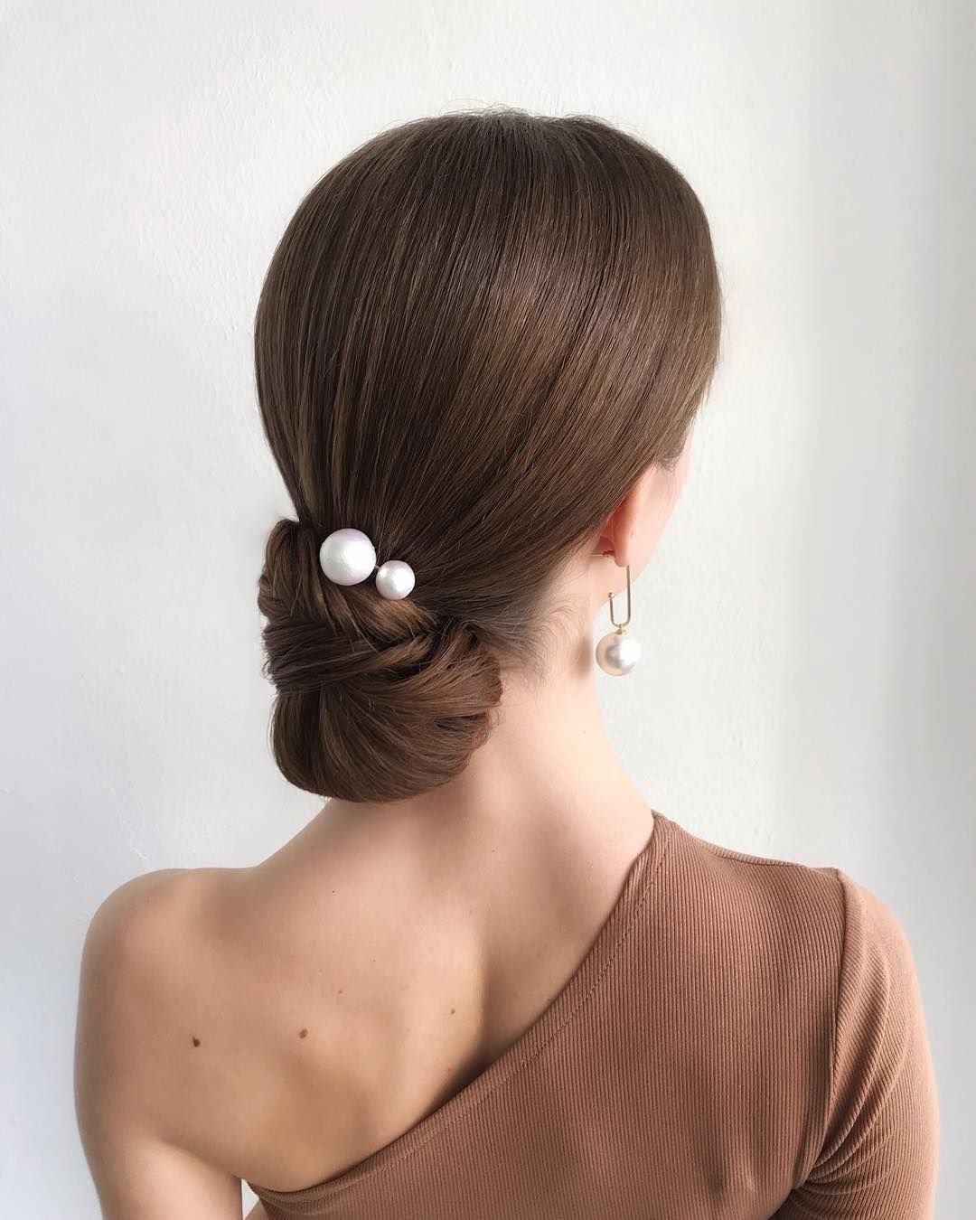 Высокие гладкие прически