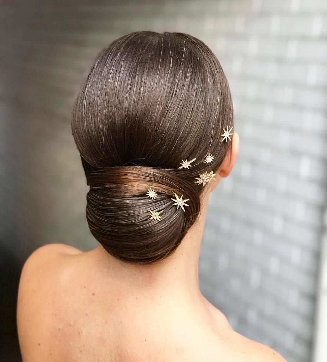 Свадебная прическа гулька