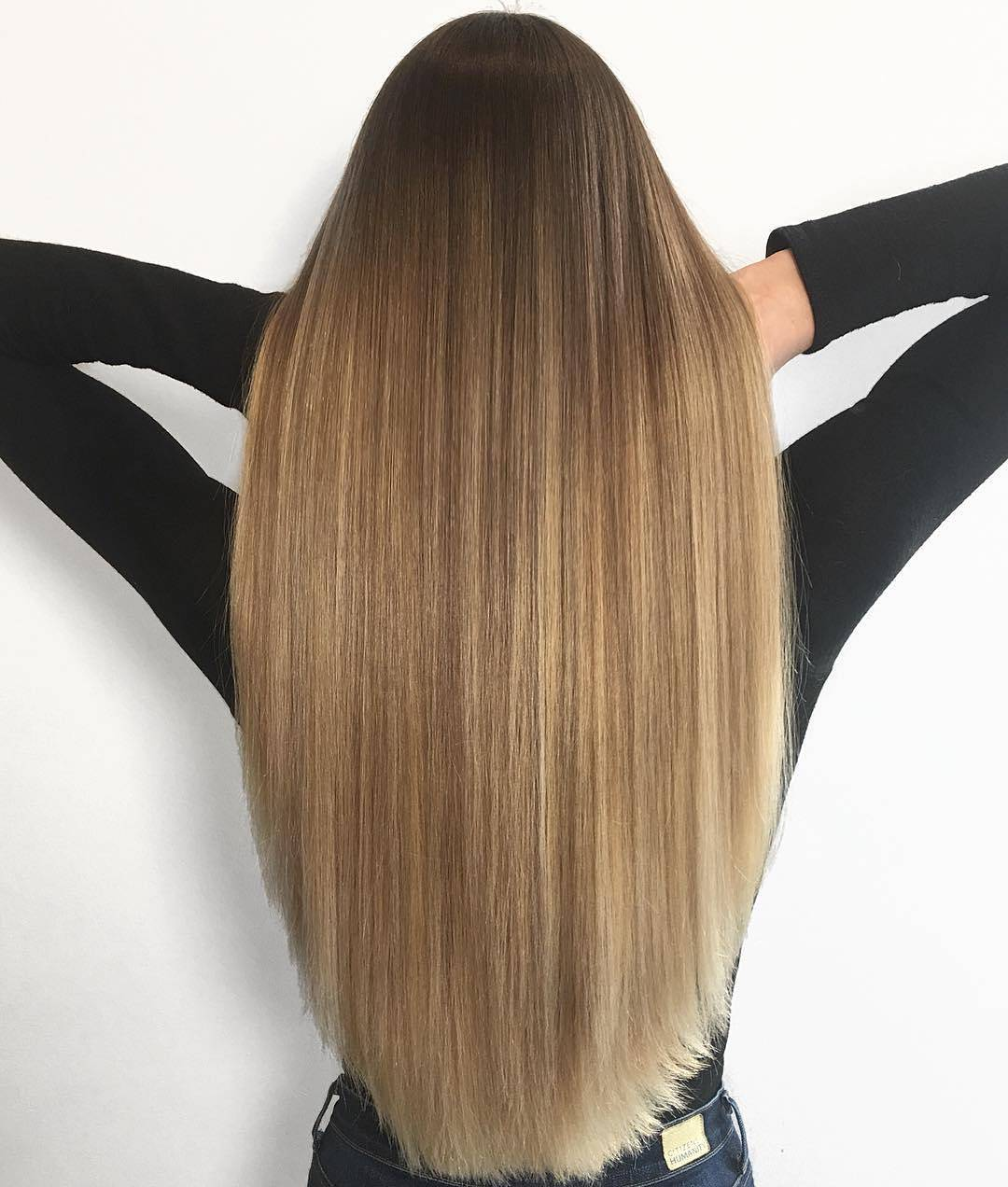 Синие кончики на темных волосах