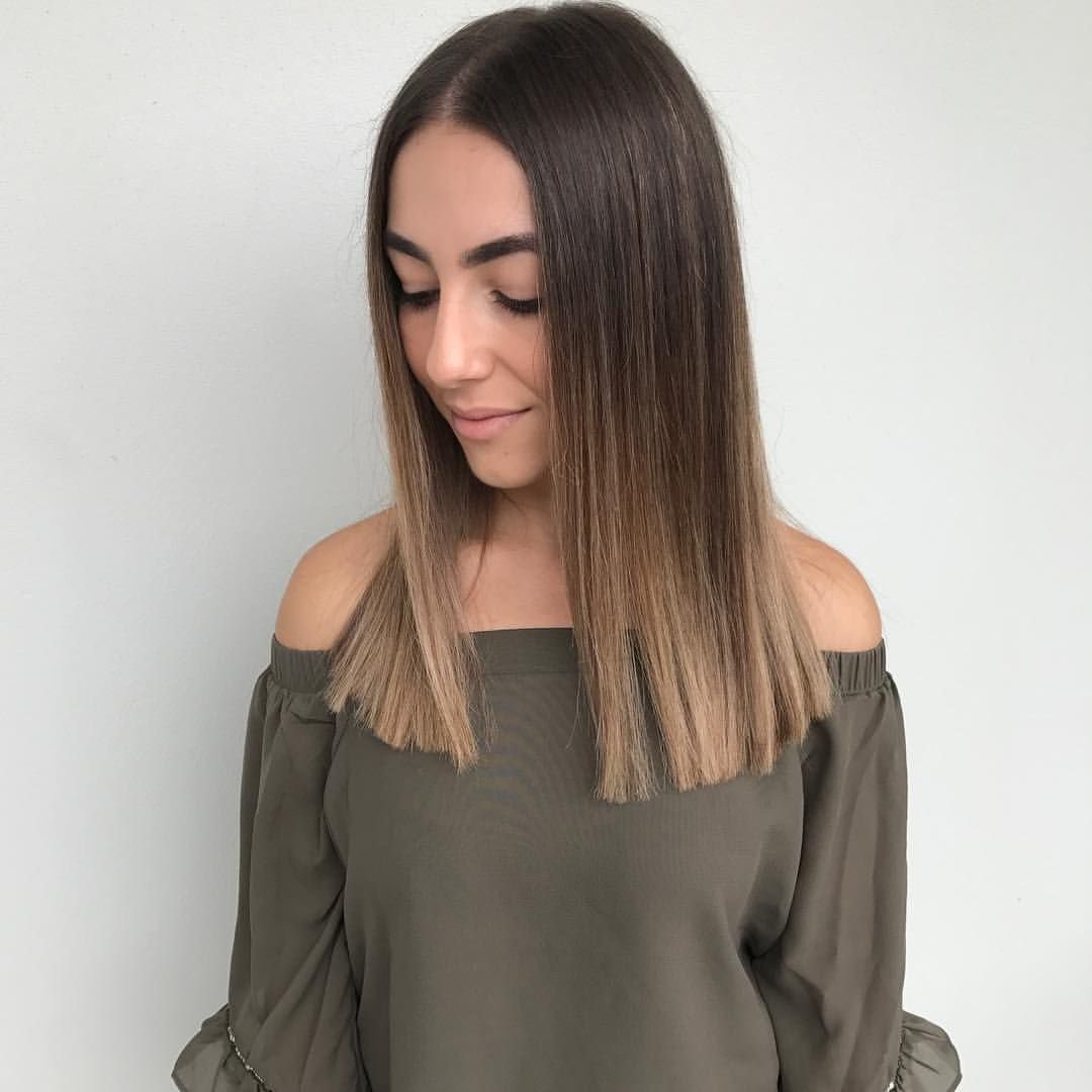 Ровная стрижка до лопаток