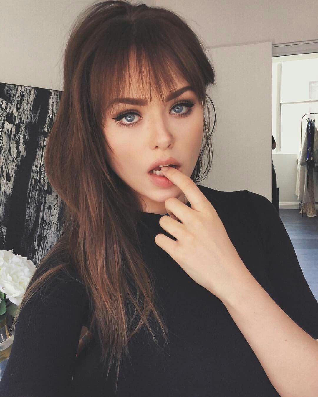 Кайли Дженнер с челкой 2022