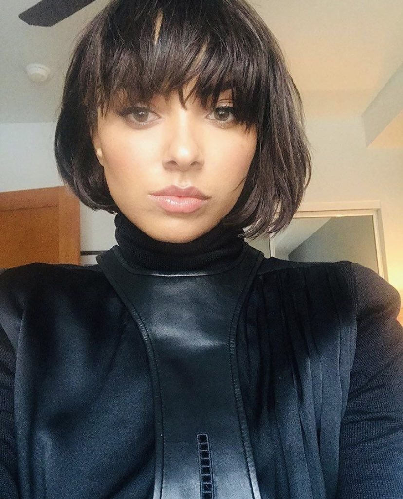 Длинная рваная челка