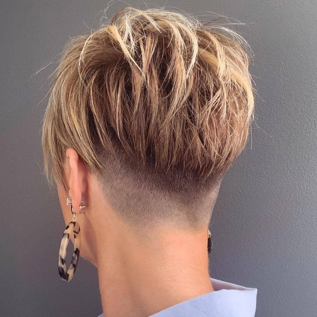 Стрижка фейд Пикси