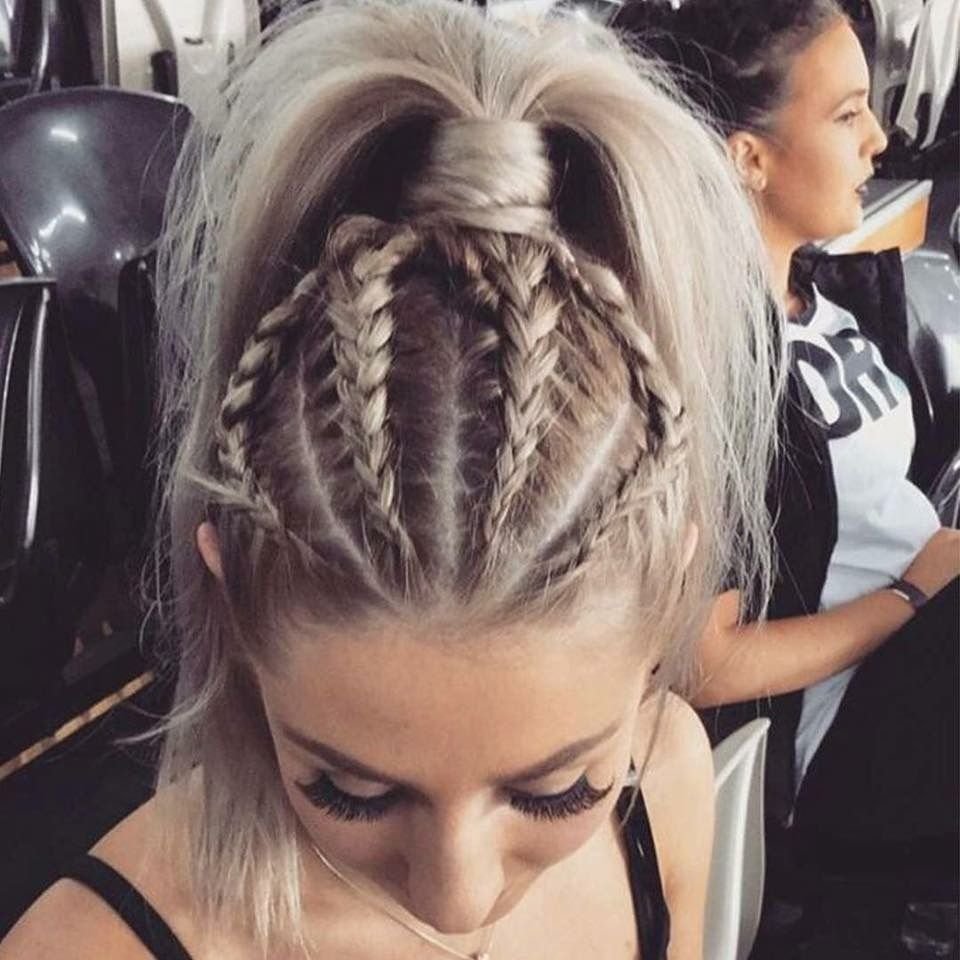 Две косички со спины