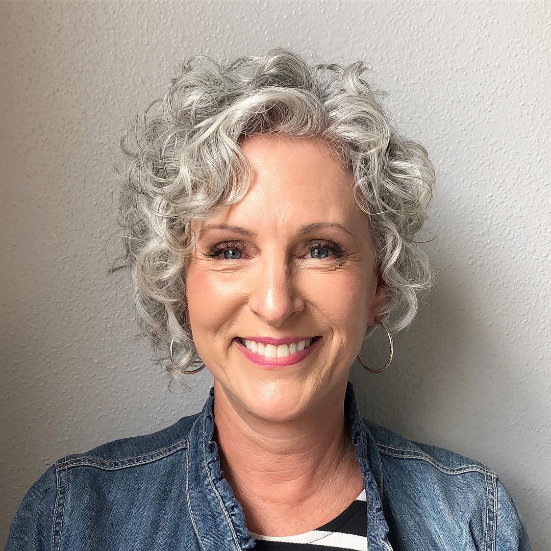 Стрижка Каскад для пожилых женщин