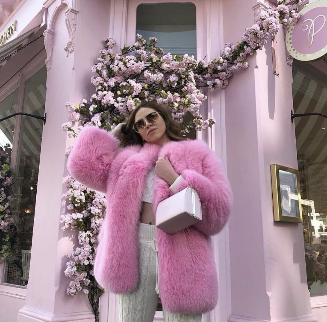 Розовый полушубок