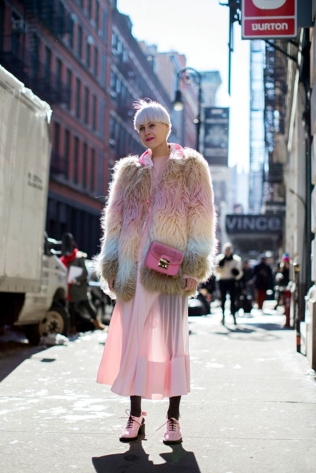 Розовая шуба из ламы