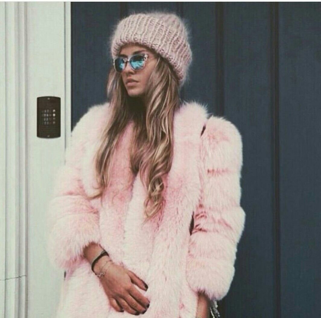 Искусственные шубы яркие с принтами