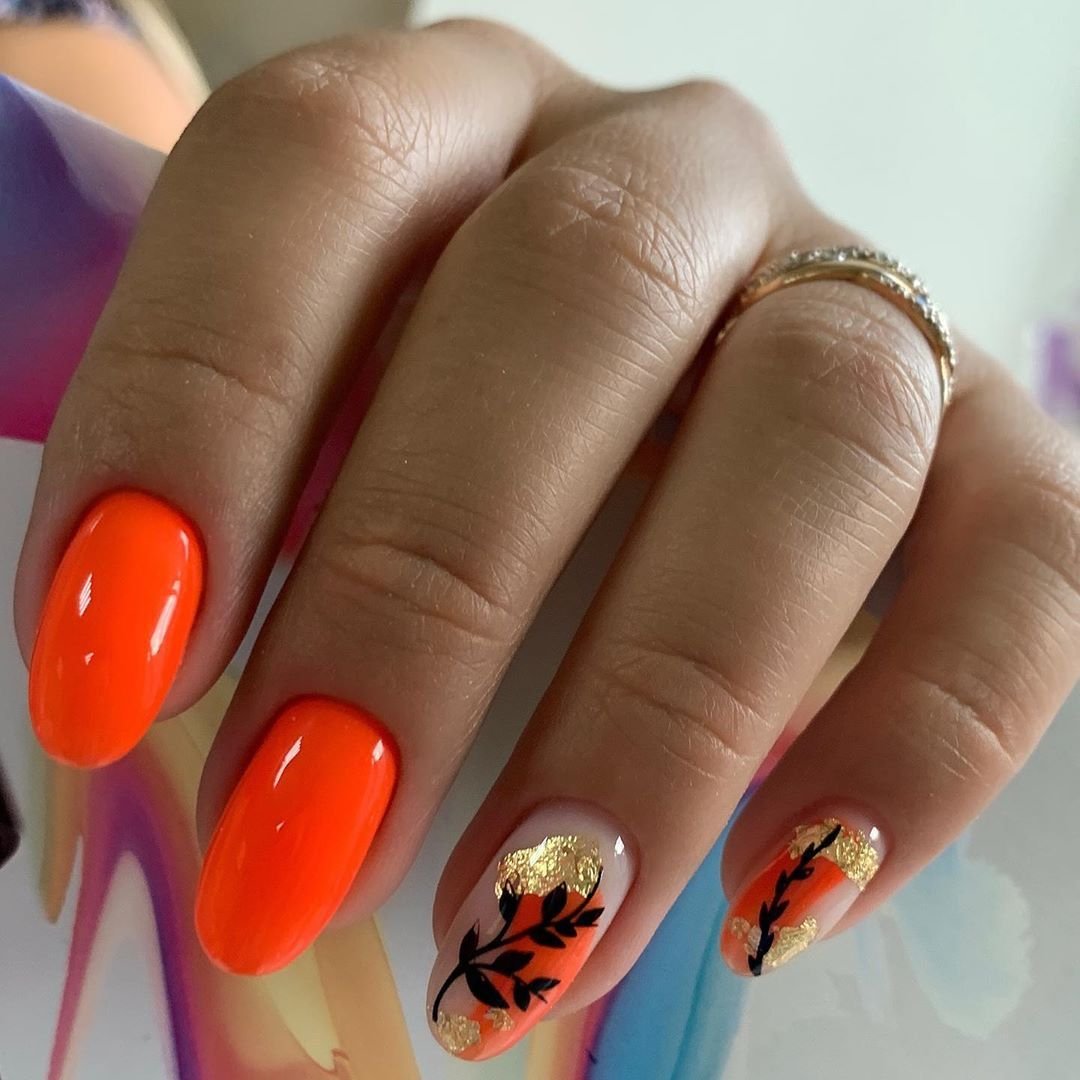Осенний маникюр оранжевый