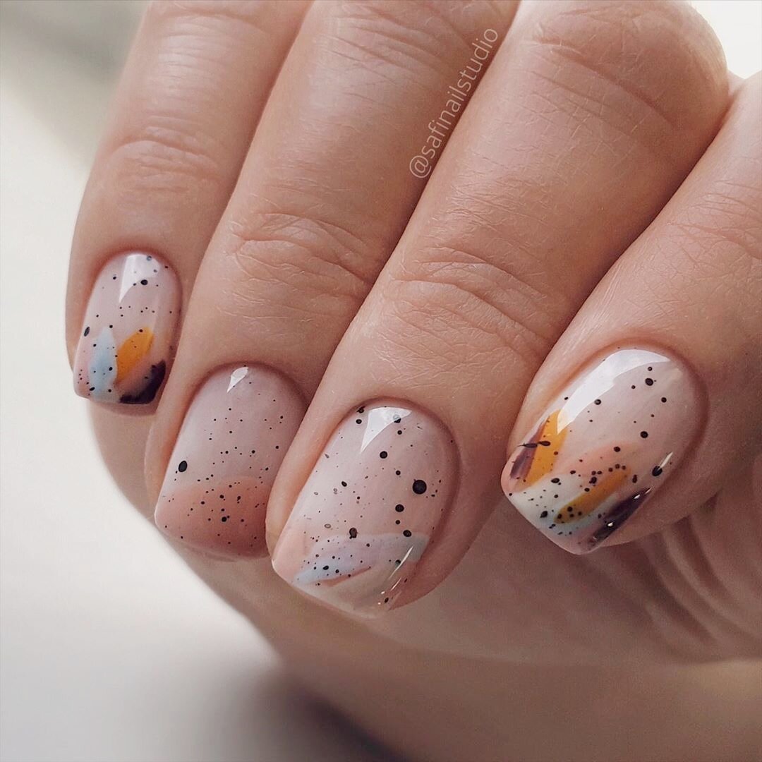 Нюдовый маникюр перепелиное яйцо