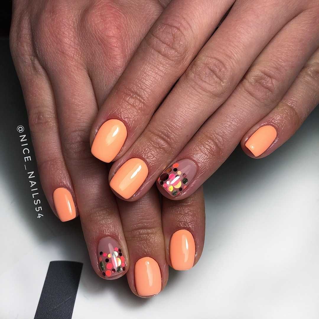 Оранжевый маникюр с камифубиками