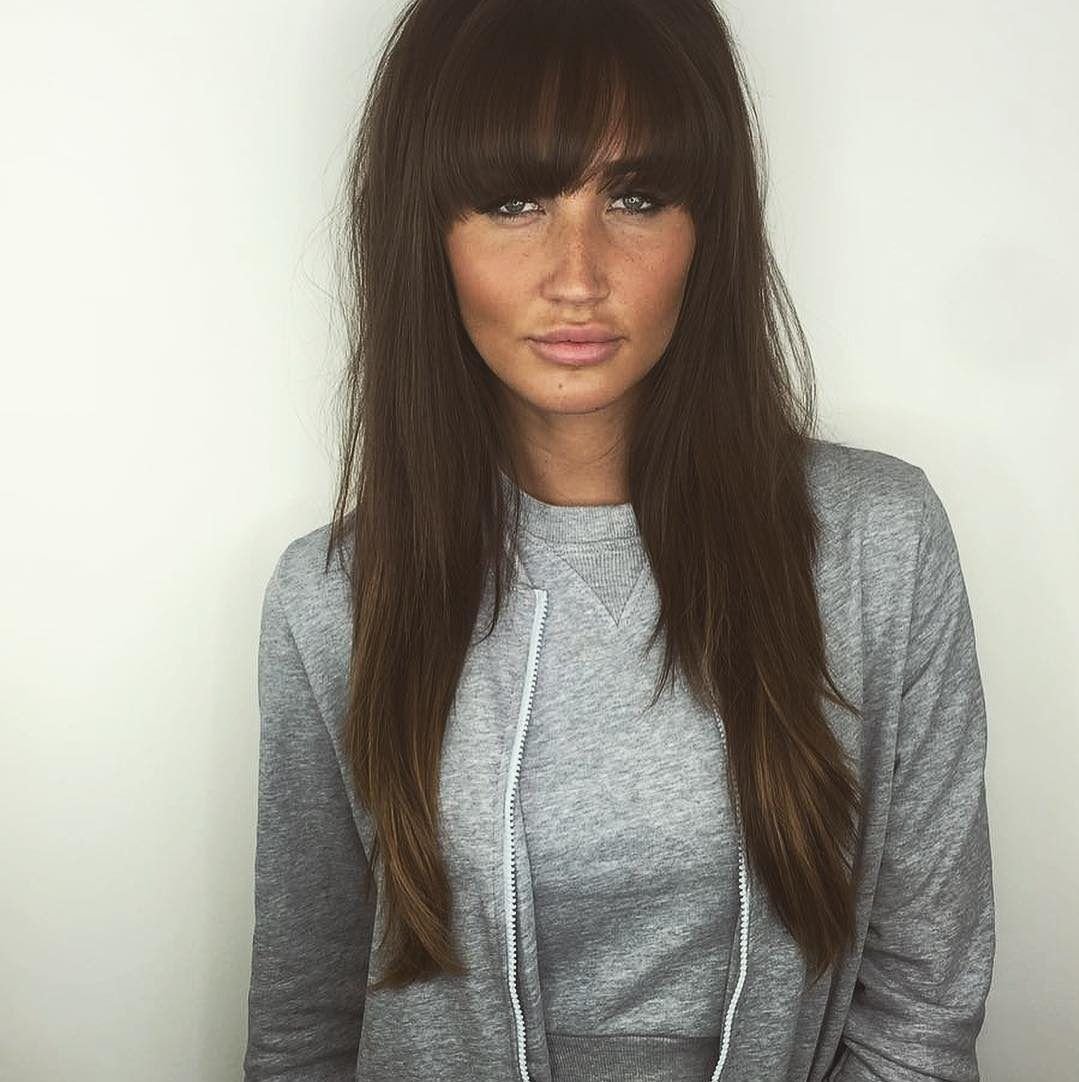 Прямая челка