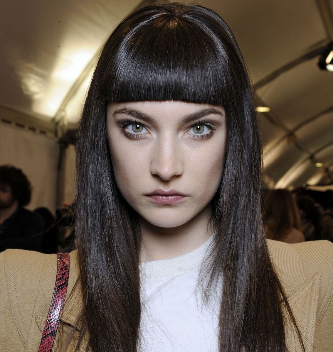 Густая челка от макушки