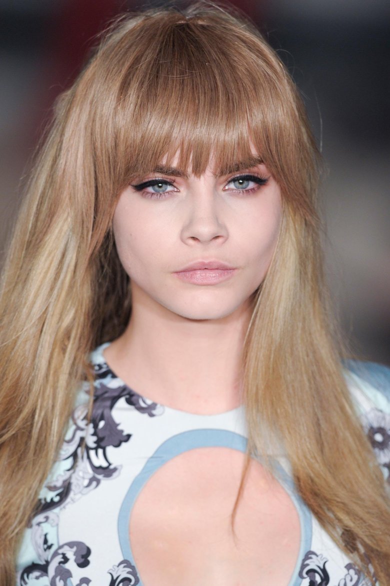 Стильная брюнетка с каре