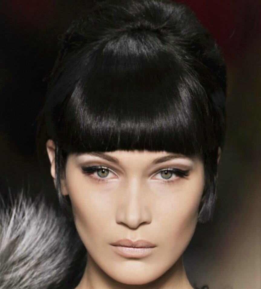 Белла Торн с челкой