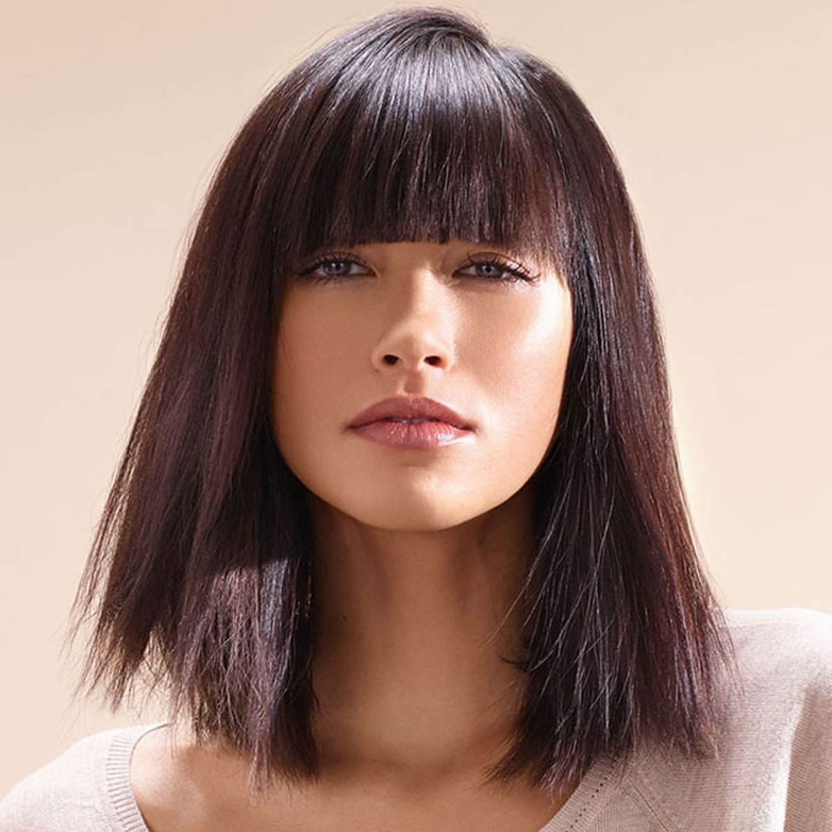 Стрижка челки треугольником