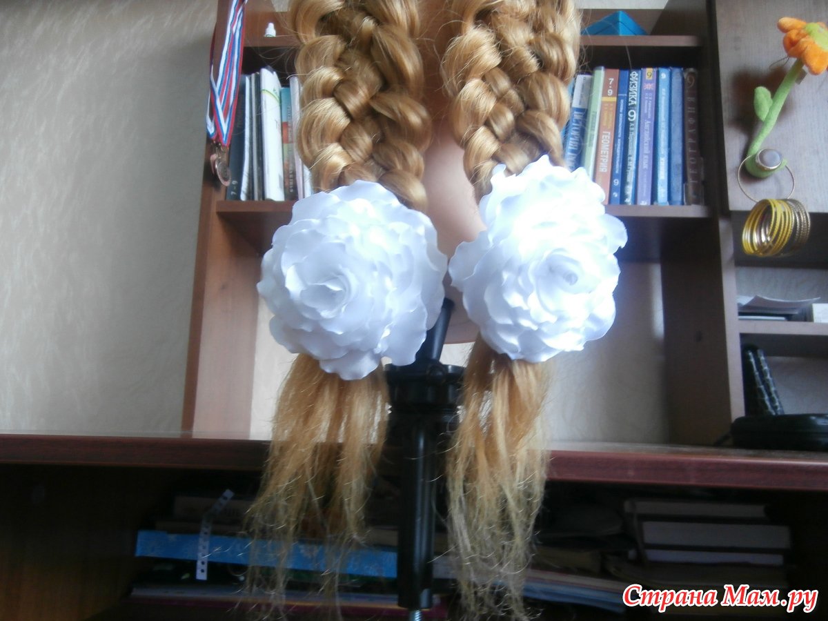 Объемные косы с бантами