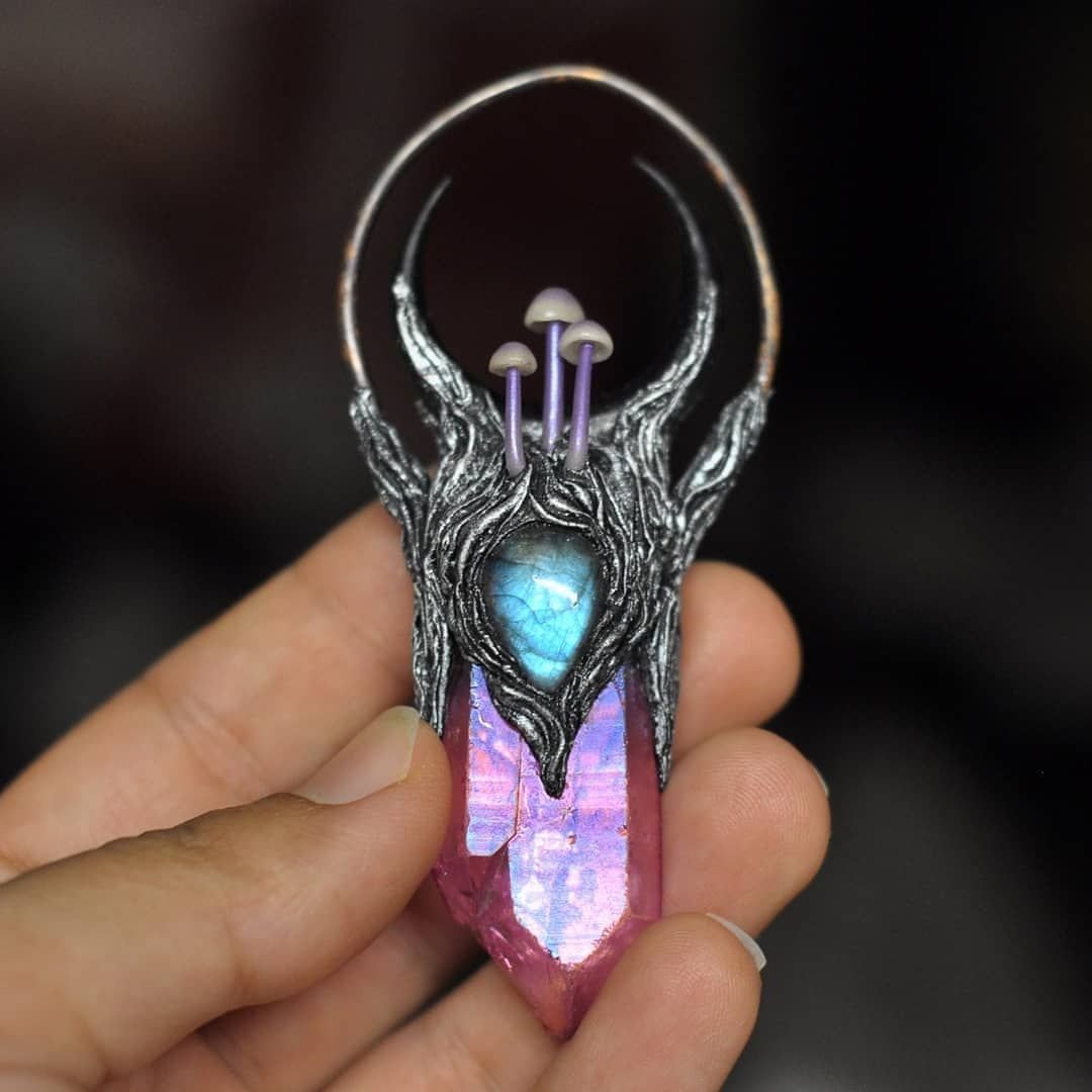 Глаз из проволоки