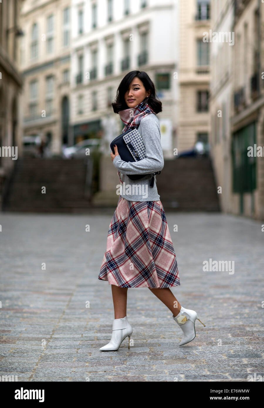 Образы с юбкой в клетку