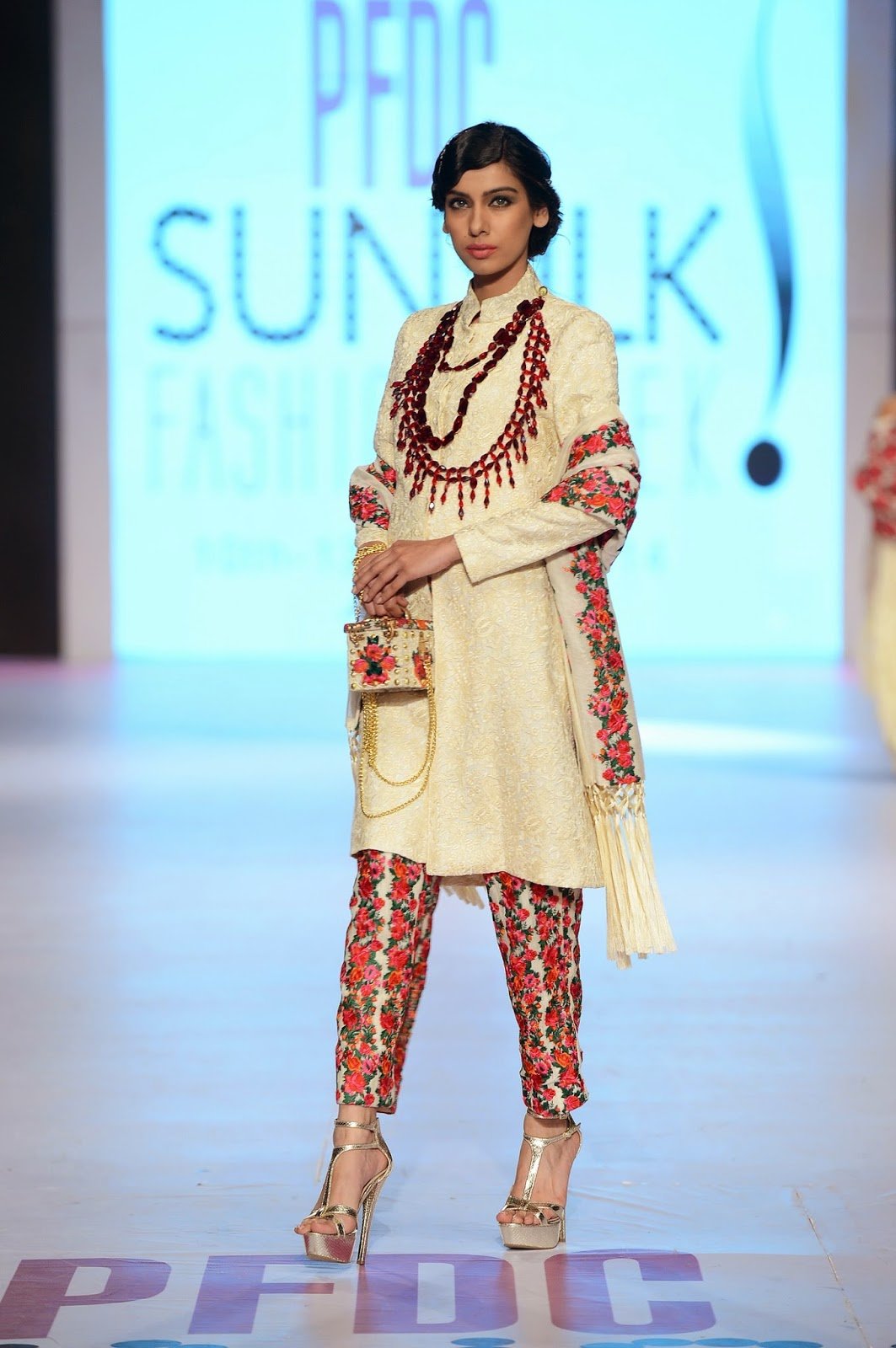 Индийский стиль в одежде современный